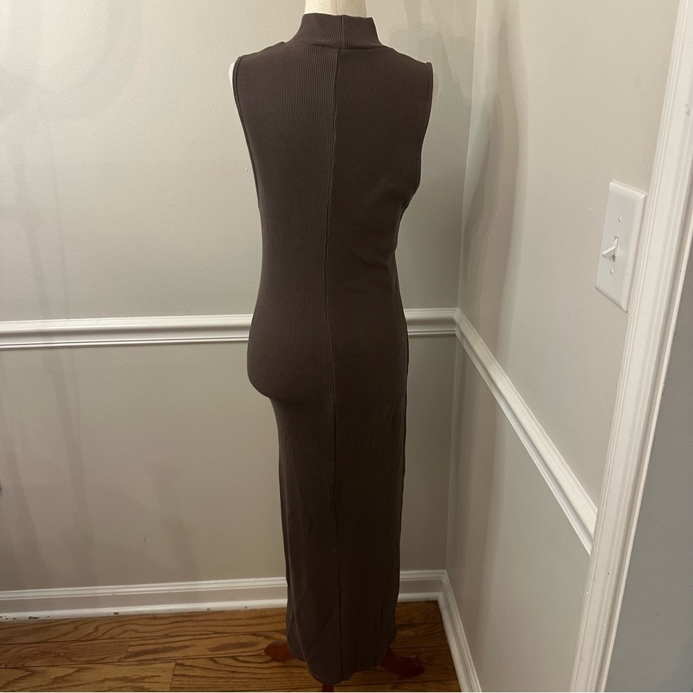 The Lanston brown mock neck, ribbed midi dress- Size M - Picture 3 of 5